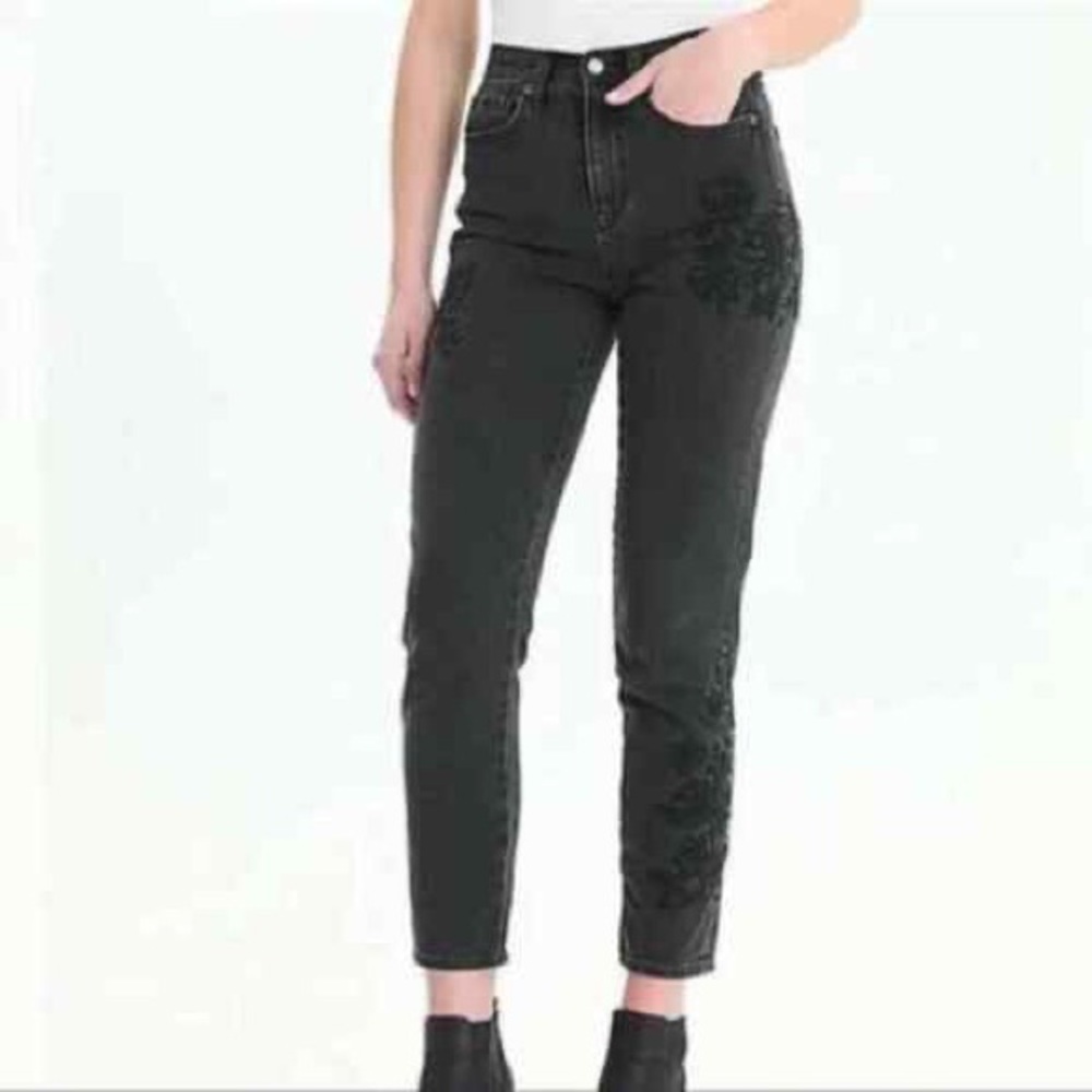 American Eagle Black Embroidered Mom Jeans Size 0